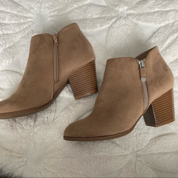 Style & Co. Tan/Cream Heeled Boots Women’s Size 8 - Picture 3 of 11